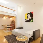 Alfama Fado Loft Апартаменти *